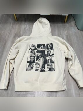 Taylor Swift The Eras Tour Cream Hoodie Sweater Sz M
